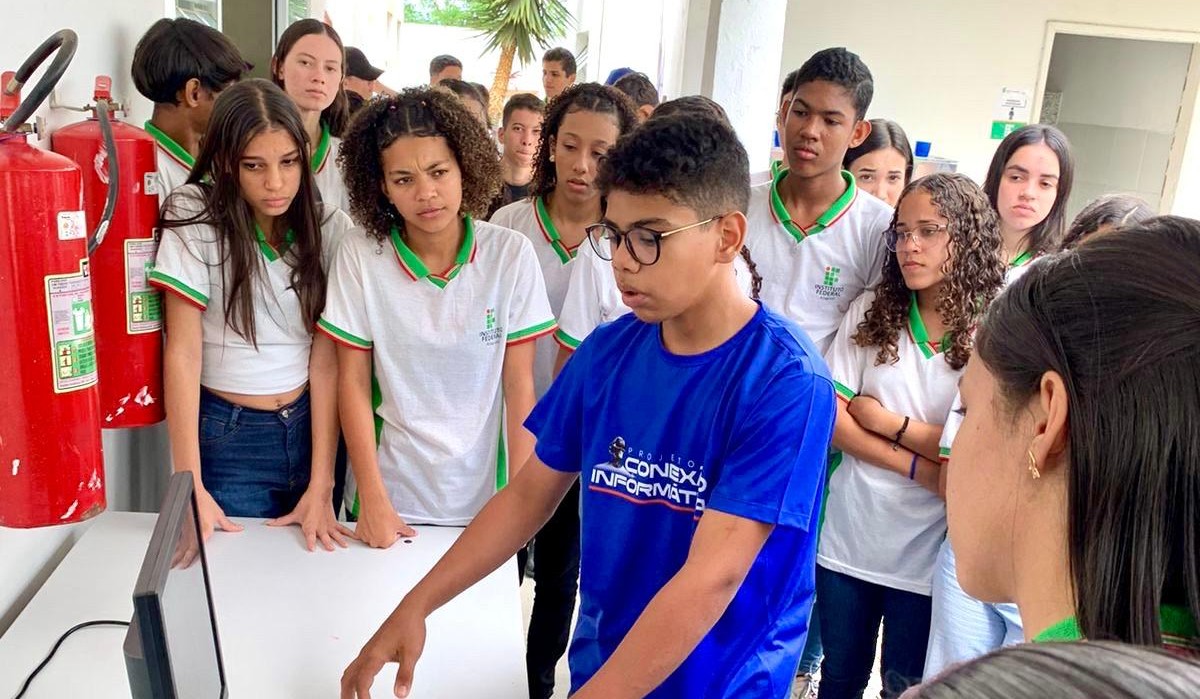 Alunos participando de um workshop